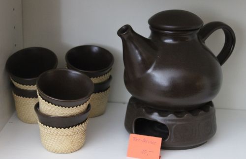 Tee-Service 70er Jahre: Teekanne, Stövchen und 6 Becher