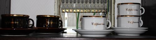 Cappuccino-Tasse + Untertasse, braun oder weiß, mit Goldrand