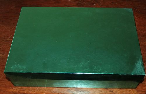 Geschenk-Karton / Schachtel, ca. DIN A4, metallic grün