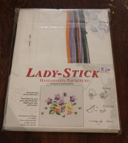 Handarbeitstischdecke Lady-Stick