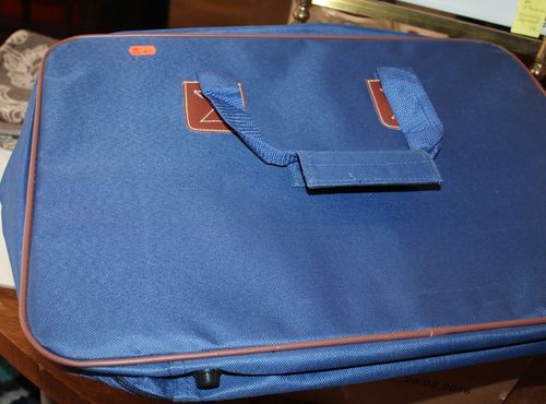 kleine, leichte blaue Koffertasche